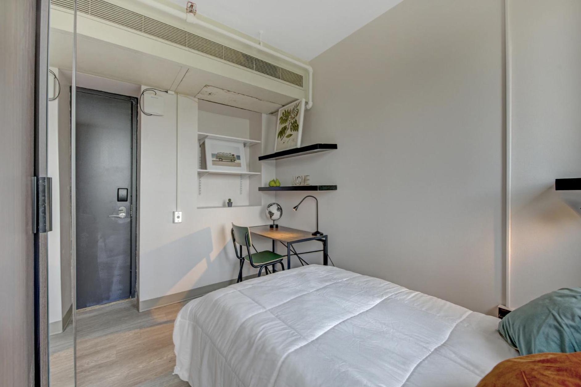 Epic Furnished Private With Shared Bath Holiday home *